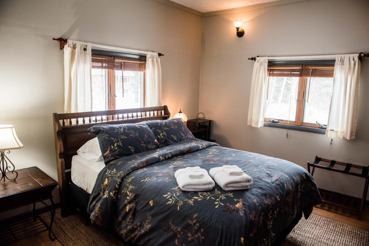 Brook Road Cabin Goshen Екстер'єр фото